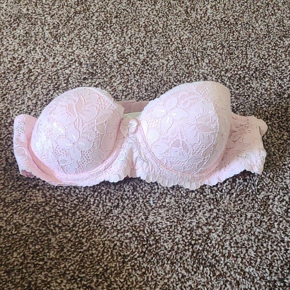 34 A strapless lace push up bra